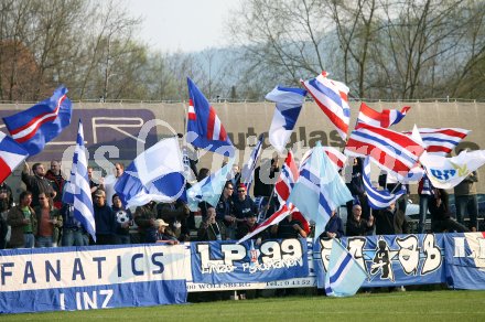 Fu?ball Regionalliga. SK St. Andr?/Lavanttal gegen FC Blau-Wei? Linz. Fans von Linz.
St. Andr?, 8.4.2007.
Foto: Kuess
---
pressefotos, pressefotografie, kuess, qs, qspictures, sport, bild, bilder, bilddatenbank