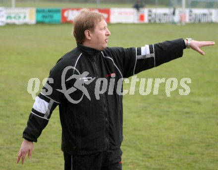 Fussball 1. Klasse D. ASV gegen Donau. Trainer Hans Joachim Leitner (Donau). Klagenfurt, am 1.4.2007.
Foto: Kuess
---
pressefotos, pressefotografie, kuess, qs, qspictures, sport, bild, bilder, bilddatenbank