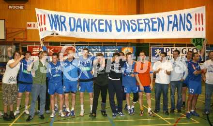 Handball Bundesliga. SC Ferlach gegen Korneuburg. Jubel Ferlach. Dank an die Fans. Ferlach, am 5.5.2007.
Foto: Kuess
---
pressefotos, pressefotografie, kuess, qs, qspictures, sport, bild, bilder, bilddatenbank