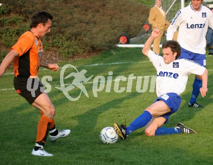 Fu?ball Regionalliga. SK St. Andr?/Lavanttal gegen FC Blau-Wei? Linz. Hannes Jochum (St. Andr?), Boris Arapovic (Linz). St. Andr?, 8.4.2007.
Foto: Kuess
---
pressefotos, pressefotografie, kuess, qs, qspictures, sport, bild, bilder, bilddatenbank