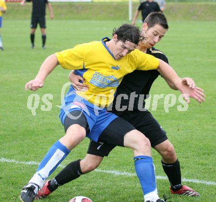 Fussball Kaerntner Liga. Lendorf gegen Bleiburg. Alexander Preissl (Lendorf), Mario Petschnig (Bleiburg). Lendorf, am 17.5.2007.
Foto: Kuess
---
pressefotos, pressefotografie, kuess, qs, qspictures, sport, bild, bilder, bilddatenbank