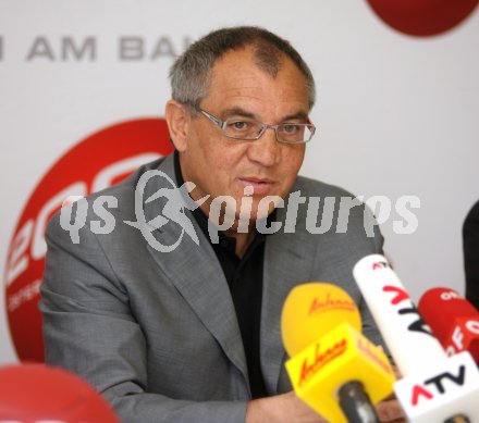 Pressekonferenz Euro 2008 mit Felix Magath. Klagenfurt, 17.4.2007 Foto: Kuess
---
pressefotos, pressefotografie, kuess, qs, qspictures, sport, bild, bilder, bilddatenbank