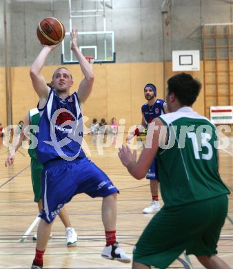 Basketball K?rntner Liga. Feldkirchen gegen W?rthersee Piraten.  Richard Rozmann (Feldkirchen) Weber (Piraten). Feldkirchen, am 16.5.2007.
Foto: Kuess
---
pressefotos, pressefotografie, kuess, qs, qspictures, sport, bild, bilder, bilddatenbank