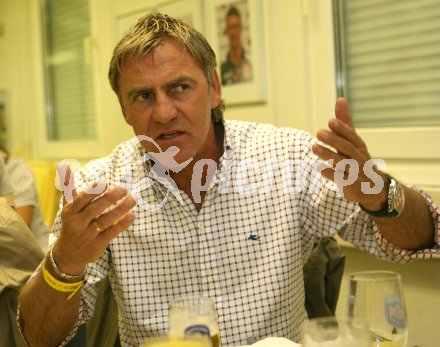 Fussball. Red Zac Liga. FC K?rnten gegen Kapfenberg. Trainer Walter Schachner (FCK). Klagenfurt, am 27.4.2007.
Foto: Kuess 
---
pressefotos, pressefotografie, kuess, qs, qspictures, sport, bild, bilder, bilddatenbank