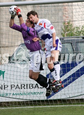 Fussball Regionalliga. SAK gegen SV Grieskirchen. Roman Oraze (SAK), David Wimleitner (Grieskirchen). Klagenfurt, am 5.5.2007.
Foto: Kuess
---
pressefotos, pressefotografie, kuess, qs, qspictures, sport, bild, bilder, bilddatenbank