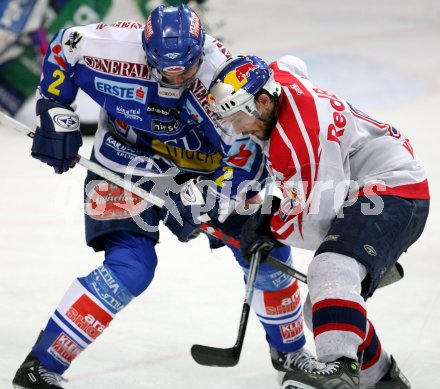 Eishockey Bundesliga. Red Bull Salzburg gegen VSV. Thomas Koch (Salzburg), Darell Scoville (VSV). Salzburg, am 5.4.2007.
Foto: Kuess
---
pressefotos, pressefotografie, kuess, qs, qspictures, sport, bild, bilder, bilddatenbank