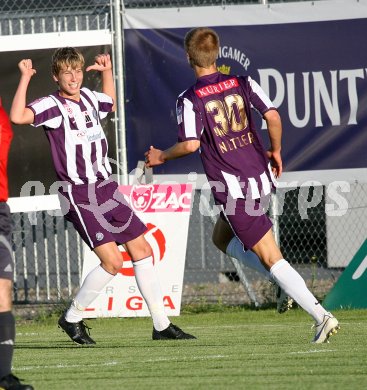 Fussball Red Zac. FC Kaernten gegen Austria Amateure. Torjubel. Alexander Gruenwald,  Philipp Netzer (Austria). Klagenfurt, am 18.5.2007.
Foto: Kuess
---
pressefotos, pressefotografie, kuess, qs, qspictures, sport, bild, bilder, bilddatenbank