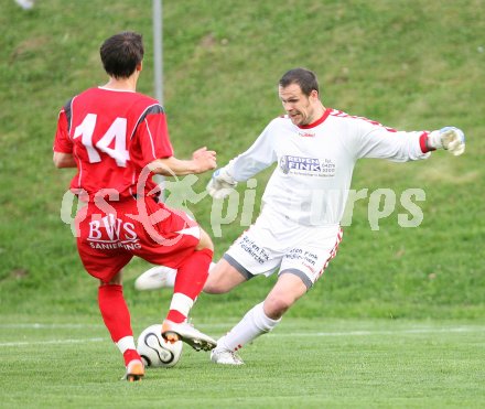 Fussball Regionalliga. Feldkirchen gegen Perg. Wolfgang Ott (Feldkirchen), Mersudin Jukic (Perg). Feldkirchen, am 20.4.2007.
Foto: Kuess 
---
pressefotos, pressefotografie, kuess, qs, qspictures, sport, bild, bilder, bilddatenbank