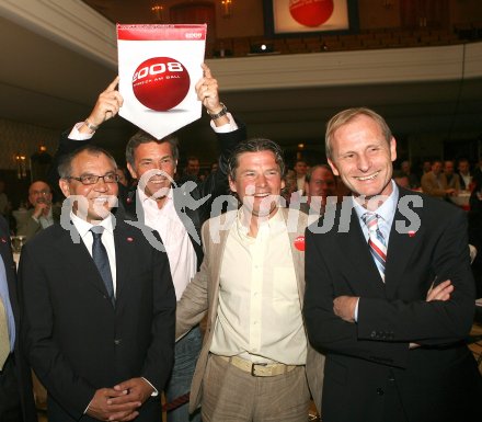 Fussball. Euro 2008. ?sterreich am Ball. Felix Magath, Landeshauptmann J?rg Haider, Frenkie Schinkels, Heinz Palme. Klagenfurt, am 17.4.2007.
Foto: Kuess
---
pressefotos, pressefotografie, kuess, qs, qspictures, sport, bild, bilder, bilddatenbank