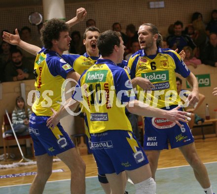 Volleyball Bundesliga. Aich/Dob gegen HYPO VBK. Jubel Aich/Dob. Bleiburg, 22.3.2007.
Foto: Kuess
---
pressefotos, pressefotografie, kuess, qs, qspictures, sport, bild, bilder, bilddatenbank