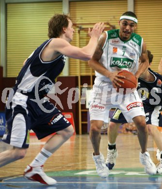 Basketball Bundesliga. W?rthersee Piraten gegen Panthers F?rstenfeld. Anthony Shavies (Piraten), Thomas Schreiner (F?rstenfeld). Klagenfurt, am 22.4.2007.
Foto: Kuess
---
pressefotos, pressefotografie, kuess, qs, qspictures, sport, bild, bilder, bilddatenbank