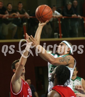 Basketball. Kelag W?rthersee Piraten gegen Lions Traiskirchen. Anthony Shavies (Piraten). Klagenfurt, 14.4.2007.
Foto. Kuess
---
pressefotos, pressefotografie, kuess, qs, qspictures, sport, bild, bilder, bilddatenbank