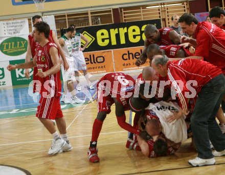 Basketball Bundesliga. W?rthersee Piraten gegen WBC Wels. Jubel (Wels). Klagenfurt, am 29.4.2007.
Foto: Kuess
---
pressefotos, pressefotografie, kuess, qs, qspictures, sport, bild, bilder, bilddatenbank