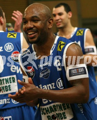 Basketball Bundesliga. W?rhersee Piraten gegen Gmunden. Detari Mayes, Ian Boylan (Gmunden). Klagenfurt, am 7.4.2007.
Foto: Kuess
---
pressefotos, pressefotografie, kuess, qs, qspictures, sport, bild, bilder, bilddatenbank