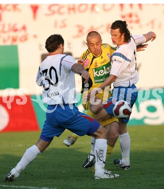 Fussball. Red Zac Liga. FC K?rnten gegen Kapfenberg. Stanko Bubalo (FCK), Radoslav Kunzo (Kapfenberg). Klagenfurt, am 27.4.2007.
Foto: Kuess 
---
pressefotos, pressefotografie, kuess, qs, qspictures, sport, bild, bilder, bilddatenbank