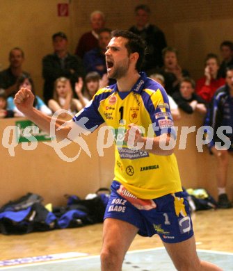 Volleyball Bundesliga. Aich/Dob gegen HYPO VBK. David Slatinsek (AICH)
Bleiburg, 22.3.2007.
Foto: Kuess
---
pressefotos, pressefotografie, kuess, qs, qspictures, sport, bild, bilder, bilddatenbank