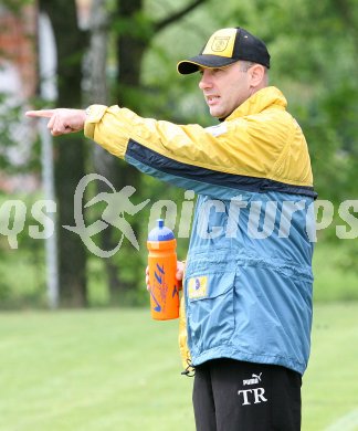 Fu?ball K?rntner Liga. Griffen gegen VSV. Trainer Nevenko Vasiljevic (Griffen). Griffen, am 5.5.2007.
Foto: Kuess
---
pressefotos, pressefotografie, kuess, qs, qspictures, sport, bild, bilder, bilddatenbank