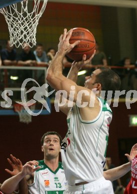 Basketball. Kelag W?rthersee Piraten gegen Lions Traiskirchen. Joachim Buggelsheim (Piraten). Klagenfurt, 14.4.2007.
Foto. Kuess
---
pressefotos, pressefotografie, kuess, qs, qspictures, sport, bild, bilder, bilddatenbank