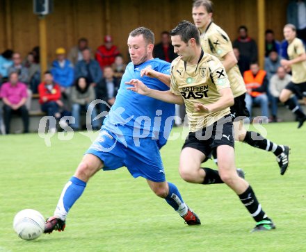 Fu?ball K?rntner Liga. Griffen gegen VSV. Martin G?schl (Griffen), Darko Savanovic (VSV). Griffen, am 5.5.2007.
Foto: Kuess
---
pressefotos, pressefotografie, kuess, qs, qspictures, sport, bild, bilder, bilddatenbank