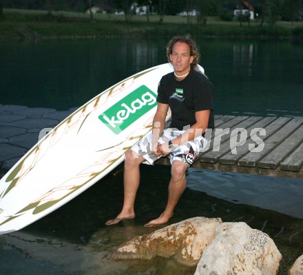 Surfen. Surfweltcup. Mario Inthal. St. Johann, am 1.6.2007.
Foto: Kuess
---
pressefotos, pressefotografie, kuess, qs, qspictures, sport, bild, bilder, bilddatenbank