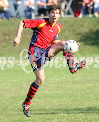 Fussball K?rntner Liga. ATUS Ferlach gegen Landskron. Gerald Lausegger (Ferlach). Ferlach, am 28.4.2007.
Foto: Kuess
---
pressefotos, pressefotografie, kuess, qs, qspictures, sport, bild, bilder, bilddatenbank