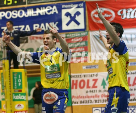 Volleyball Bundesliga. Aich/Dob gegen HYPO VBK. Jubel Aich/Dob. Bleiburg, 22.3.2007.
Foto: Kuess
---
pressefotos, pressefotografie, kuess, qs, qspictures, sport, bild, bilder, bilddatenbank