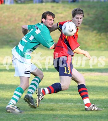 Fussball K?rntner Liga. ATUS Ferlach gegen Landskron. Gerd Tragner (Ferlach), Richard Thurner (Landskron). Ferlach, am 28.4.2007.
Foto: Kuess
---
pressefotos, pressefotografie, kuess, qs, qspictures, sport, bild, bilder, bilddatenbank