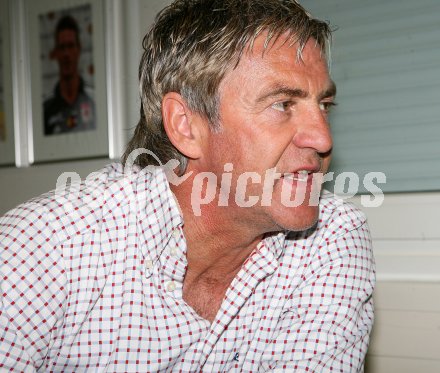 Fussball. Red Zac Liga. FC K?rnten gegen Kapfenberg. Trainer Walter Schachner (FCK). Klagenfurt, am 27.4.2007.
Foto: Kuess 
---
pressefotos, pressefotografie, kuess, qs, qspictures, sport, bild, bilder, bilddatenbank