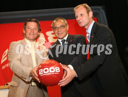 Fussball. Euro 2008. ?sterreich am Ball.  Frenkie Schinkels, Felix Magath, Heinz Palme. Klagenfurt, am 17.4.2007.
Foto: Kuess
---
pressefotos, pressefotografie, kuess, qs, qspictures, sport, bild, bilder, bilddatenbank