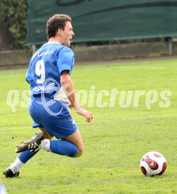 Fussball. K?rntner Liga. ATSV Wolfsberg gegen Lendorf. Daniel Hofer (Lendorf). Wolfsberg, am 8.4.2007.
Foto: Kuess
---
pressefotos, pressefotografie, kuess, qs, qspictures, sport, bild, bilder, bilddatenbank