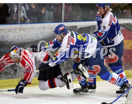 Eishockey Bundesliga. Red Bull Salzburg gegen VSV. Dieter Kalt (Salzburg), G?nther Lanzinger, Mike Stewart(VSV). Salzburg, am 5.4.2007.
Foto: Kuess
---
pressefotos, pressefotografie, kuess, qs, qspictures, sport, bild, bilder, bilddatenbank