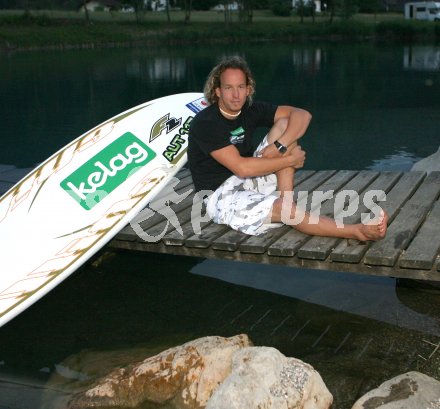 Surfen. Surfweltcup. Mario Inthal. St. Johann, am 1.6.2007.
Foto: Kuess
---
pressefotos, pressefotografie, kuess, qs, qspictures, sport, bild, bilder, bilddatenbank