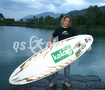 Surfen. Surfweltcup. Mario Inthal. St. Johann, am 1.6.2007.
Foto: Kuess
---
pressefotos, pressefotografie, kuess, qs, qspictures, sport, bild, bilder, bilddatenbank