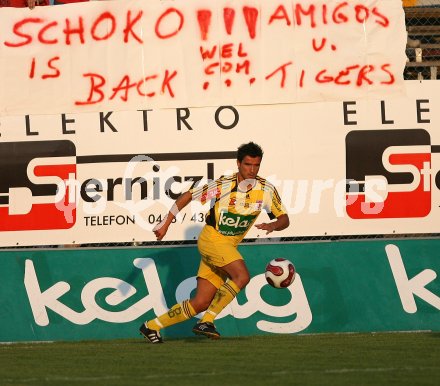 Fussball. Red Zac Liga. FC K?rnten gegen Kapfenberg. Schoko is back. Klagenfurt, am 27.4.2007.
Foto: Kuess 
---
pressefotos, pressefotografie, kuess, qs, qspictures, sport, bild, bilder, bilddatenbank