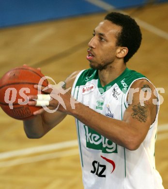 Basketball Bundesliga. W?rthersee Piraten gegen Panthers F?rstenfeld. Kris Clarkson (Piraten). Klagenfurt, am 22.4.2007.
Foto: Kuess
---
pressefotos, pressefotografie, kuess, qs, qspictures, sport, bild, bilder, bilddatenbank