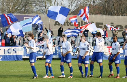 Fu?ball Regionalliga. SK St. Andr?/Lavanttal gegen FC Blau-Wei? Linz. Fans und Mannschaft von Linz.St. Andr?, 8.4.2007.
Foto: Kuess
---
pressefotos, pressefotografie, kuess, qs, qspictures, sport, bild, bilder, bilddatenbank