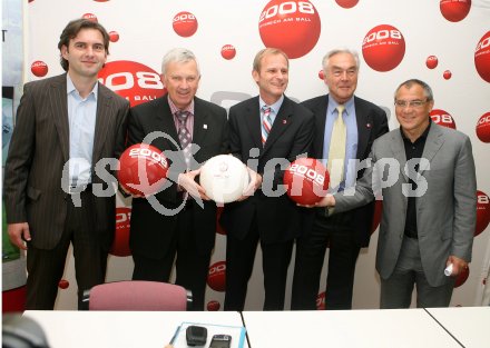 Pressekonferenz mit Felix Magath. Christian Schm?lzer, Thomas Partl, Heinz Palme, Beppo Mauhart, Felix Magath. Klagenfurt, 17.4.2007
Foto: Kuess
---
pressefotos, pressefotografie, kuess, qs, qspictures, sport, bild, bilder, bilddatenbank