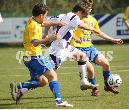 Fussball Regionalliga. SAK gegen SV Allerheiligen. Tomaz Kreutz (SAK), Igor Perkovic (Allerheiligen). Klagenfurt, am 7.4.2007.
Foto: Kuess
---
pressefotos, pressefotografie, kuess, qs, qspictures, sport, bild, bilder, bilddatenbank