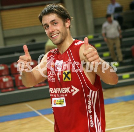 Basketball Bundesliga. W?rthersee Piraten gegen WBC Wels. Jubel Wels. Armin Woschank. Klagenfurt, am 29.4.2007.
Foto: Kuess
---
pressefotos, pressefotografie, kuess, qs, qspictures, sport, bild, bilder, bilddatenbank