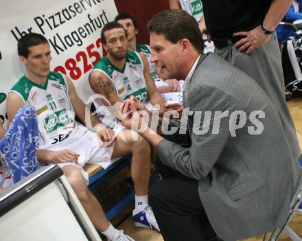 Basketball Bundesliga. W?rthersee Piraten gegen WBC Wels. Trainer Bill Magarity, Stjepan Gavran, Kris Clarkson (Piraten). Klagenfurt, am 29.4.2007.
Foto: Kuess
---
pressefotos, pressefotografie, kuess, qs, qspictures, sport, bild, bilder, bilddatenbank