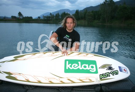 Surfen. Surfweltcup. Mario Inthal. St. Johann, am 1.6.2007.
Foto: Kuess
---
pressefotos, pressefotografie, kuess, qs, qspictures, sport, bild, bilder, bilddatenbank