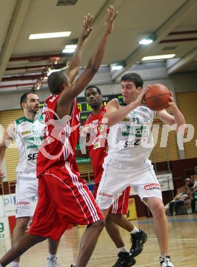 Basketball Bundesliga. W?rthersee Piraten gegen WBC Wels. Joachim Buggelsheim, Srdan Helbich (Piraten), Armin Woschank (Wels). Klagenfurt, am 29.4.2007.
Foto: Kuess
---
pressefotos, pressefotografie, kuess, qs, qspictures, sport, bild, bilder, bilddatenbank