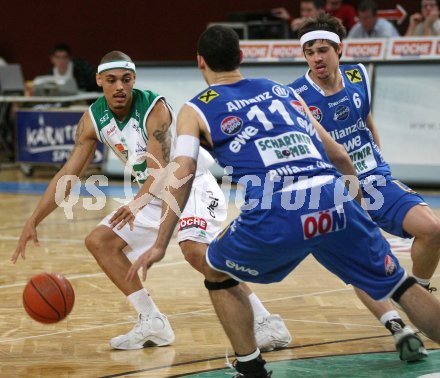 Basketball Bundesliga. W?rhersee Piraten gegen Gmunden. Anthony Shavies (Piraten), Ian Boylan, Johannes Kienesberger (Gmunden). Klagenfurt, am 7.4.2007.
Foto: Kuess
---
pressefotos, pressefotografie, kuess, qs, qspictures, sport, bild, bilder, bilddatenbank