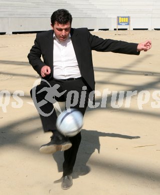 Pressekonferenz FCK neu.  Mario Canori. Klagenfurt, am 21.4.2007.
Foto: Kuess 
---
pressefotos, pressefotografie, kuess, qs, qspictures, sport, bild, bilder, bilddatenbank