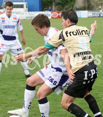 Fussball Regionalliga. SAK gegen SV Grieskirchen. Grega Triplat (SAK), Kriztian Kvasz (Grieskirchen). Klagenfurt, am 5.5.2007.
Foto: Kuess
---
pressefotos, pressefotografie, kuess, qs, qspictures, sport, bild, bilder, bilddatenbank