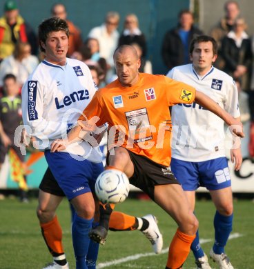 Fu?ball Regionalliga. SK St. Andr?/Lavanttal gegen FC Blau-Wei? Linz. Hobel Armin (St. Andr?), Sivrikaya Alper (Linz). St. Andr?, 8.4.2007.
Foto: Kuess
---
pressefotos, pressefotografie, kuess, qs, qspictures, sport, bild, bilder, bilddatenbank