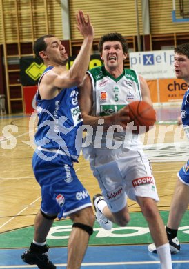 Basketball Bundesliga. W?rhersee Piraten gegen Gmunden. Selmir Husanovic (Piraten), Ian Boylan (Gmunden). Klagenfurt, am 7.4.2007.
Foto: Kuess
---
pressefotos, pressefotografie, kuess, qs, qspictures, sport, bild, bilder, bilddatenbank