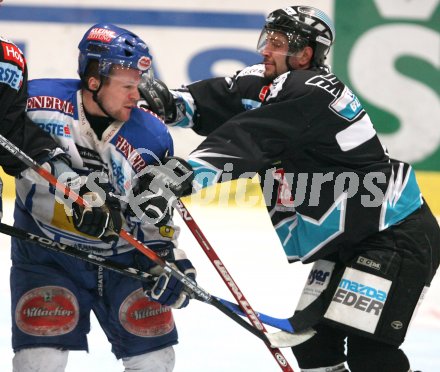 Eishockey Bundesliga. VSV gegen Liwest Black Wings Linz. Roland Kaspitz (VSV), Mark Sz?cs (Linz). Villach, am 20.3.2007.
Foto: Kuess
---
pressefotos, pressefotografie, kuess, qs, qspictures, sport, bild, bilder, bilddatenbank