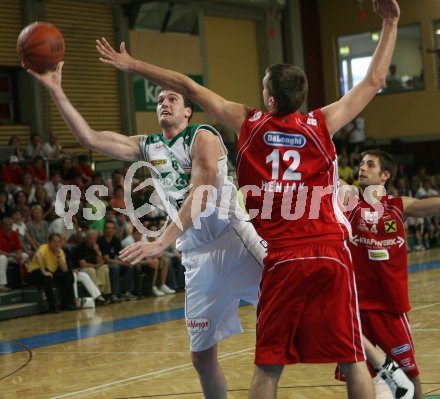 Basketball Bundesliga. W?rthersee Piraten gegen WBC Wels. Srdan Helbich (Piraten), Henjak, Armin Woschnak (Wels). Klagenfurt, am 29.4.2007.
Foto: Kuess
---
pressefotos, pressefotografie, kuess, qs, qspictures, sport, bild, bilder, bilddatenbank