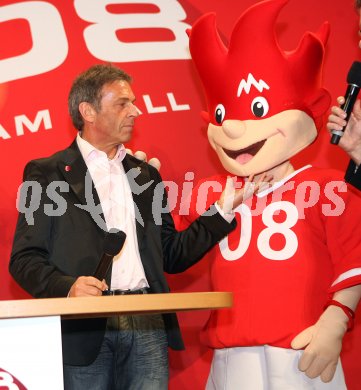 Fussball. Euro 2008. ?sterreich am Ball. Landeshauptmann J?rg Haider, Euro Maskottchen. Klagenfurt, am 17.4.2007.
Foto: Kuess
---
pressefotos, pressefotografie, kuess, qs, qspictures, sport, bild, bilder, bilddatenbank